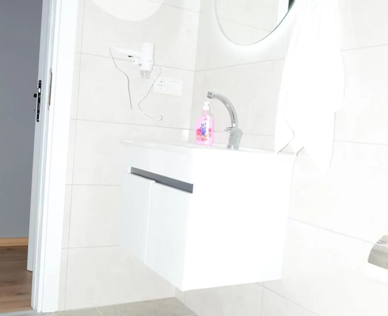 By Karam Suit Istanbul